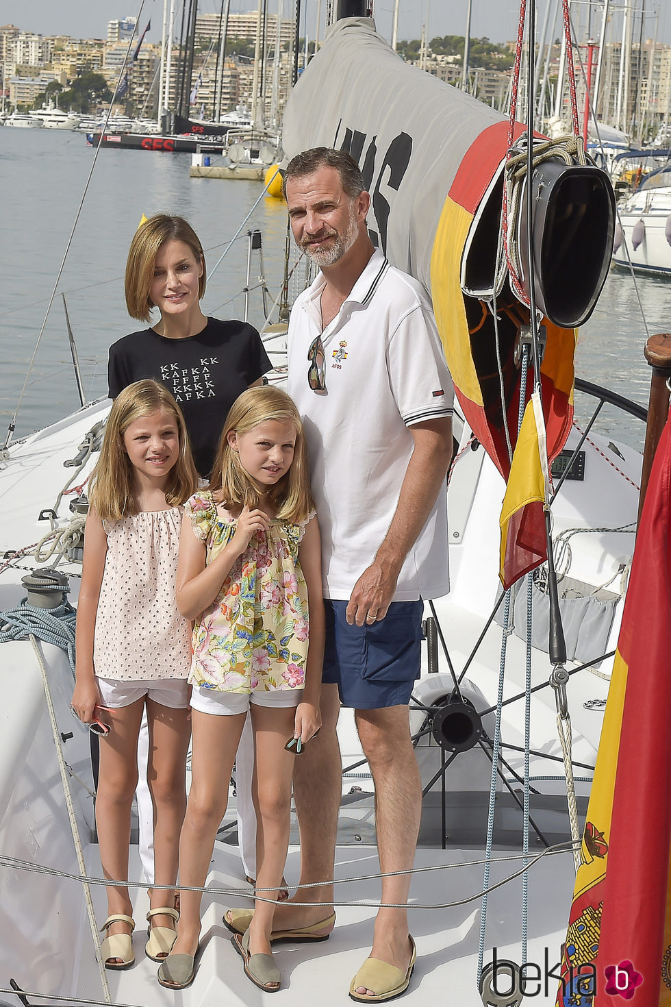 Los Reyes Felipe y Letizia y sus hijas en el Aifos en el Náutico de Palma