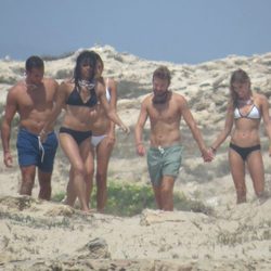 Michelle Rodriguez conociendo las calas de Ibiza con amigos