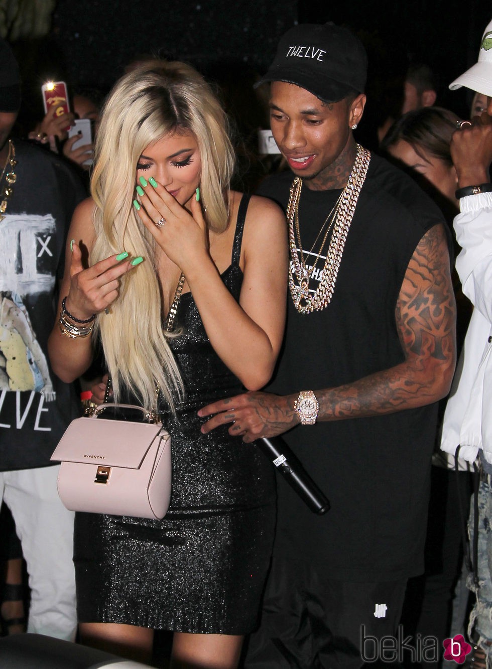 Tyga acompaña a Kylie hasta su regalo