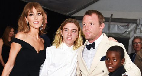 Guy Ritchie, Jacqui Ainsley, Rocco y David en la premiere de 'Operación U.N.C.L.E.'