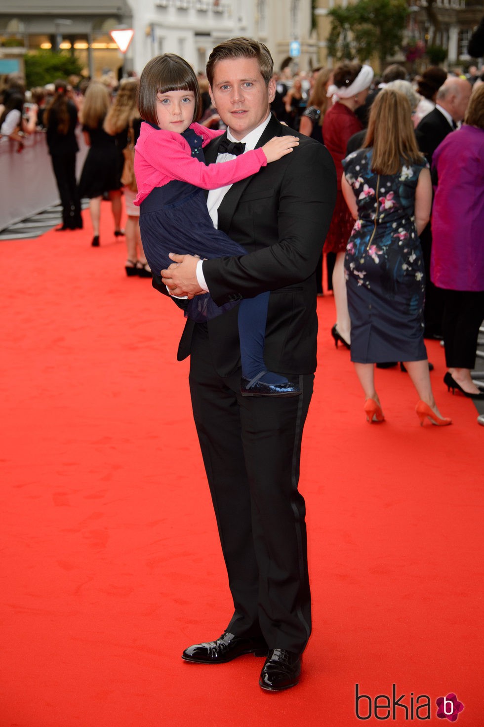 Allen Leech y Fifi Hart en un homenaje a 'Downton Abbey' en Londres