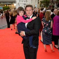 Allen Leech y Fifi Hart en un homenaje a 'Downton Abbey' en Londres