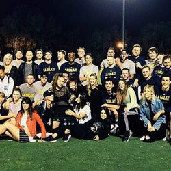 Joe Jonas junto a todos invitados por su cumpleaños