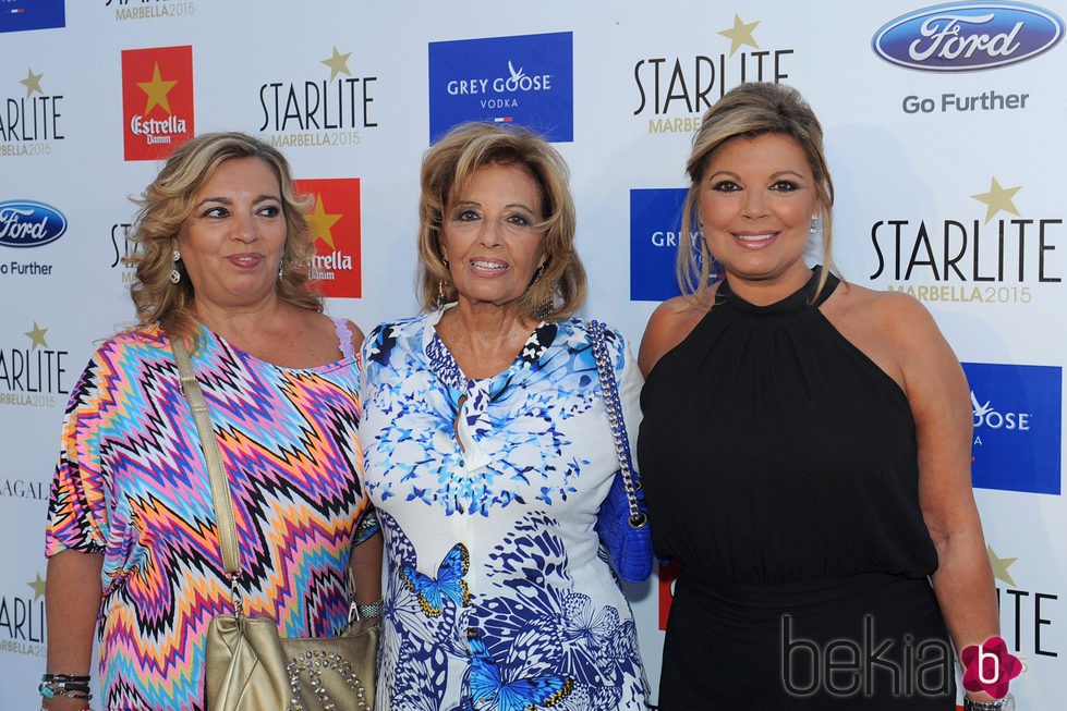 Carmen Borrego, María Teresa Campos y Terelu Campos en el concierto de Enrique Igieslas en Marbella