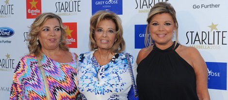 Carmen Borrego, María Teresa Campos y Terelu Campos en el concierto de Enrique Igieslas en Marbella