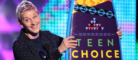 Ellen DeGeneres recogiendo su galardón de los Teen Choice Awards 2015