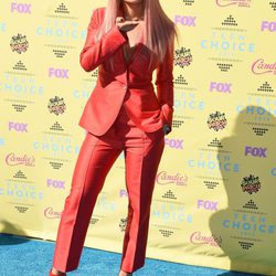 Rita Ora lanzando un beso en los Teen Choice Awards 2015