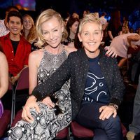 Ellen DeGeneres y Portia de Rossi juntas en los Teen Choice Awards 2015