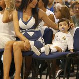 Pilar Rubio muy cariñosa con su hijo Sergio Ramos Jr en la renovación de Ramos