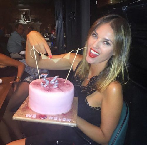 Helen Lindes celebrando su 34 cumpleaños