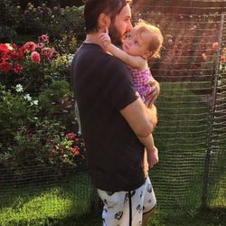 Matt Rutler felicita a Summer Rain por su primer cumpleaños