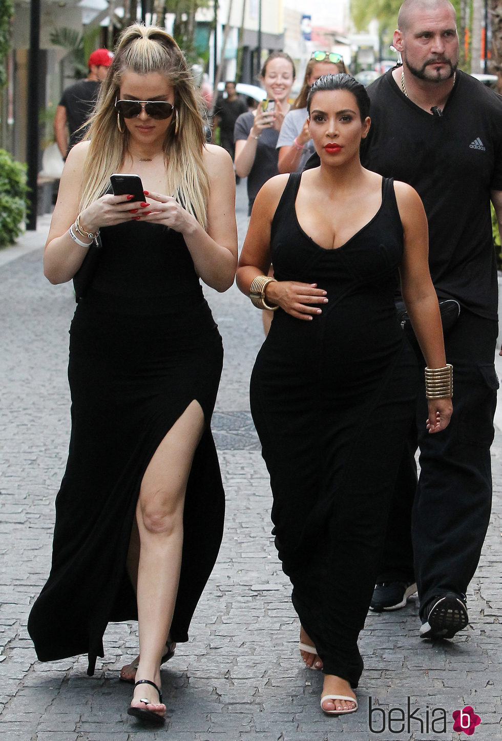 Kim y Khloe Kardashian de compras por St. Barts