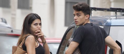 Marc Bartra y Melissa Jiménez horas antes de estrenarse como padres