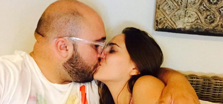 Kiko Rivera y su novia Irene Rosales besándose