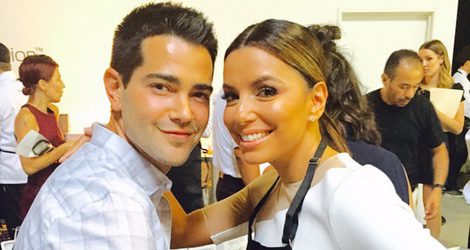 Eva Longoria y Jesse Metcalfe muy sonrientes en un evento de cocina