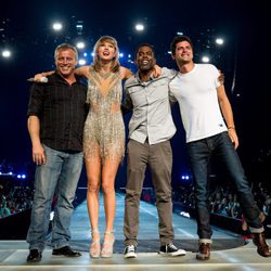 Taylor Swift en un concierto junto Sean O'Pry, Chris Rock y Matt LeBlanc