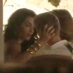 George Clooney y Amal Alamuddin muy acaramelados cenando en Ibiza