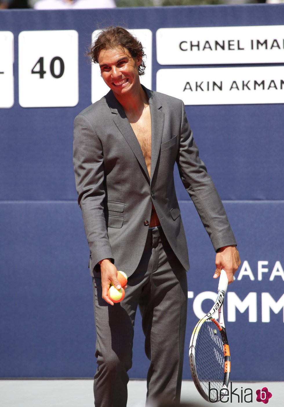 Rafa Nadal pierde la camisa durante el partido promocional de Tommy Hilfiger