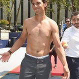 Rafa Nadal presume de torso en su presentación como imagen de Tommy Hilfiger