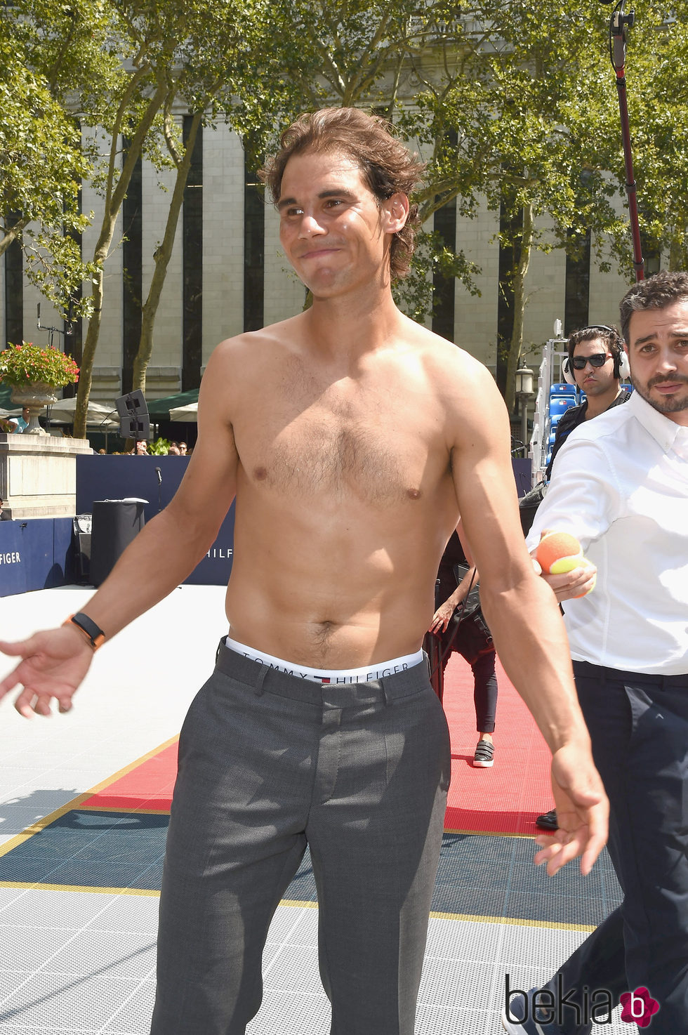 Rafa Nadal presume de torso en su presentación como imagen de Tommy Hilfiger