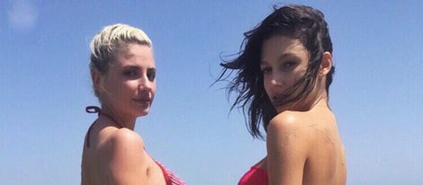 Úrsula Corberó y Miriam Giovanelli luciendo trasero en la playa