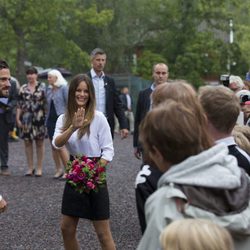 Los Príncipes Carlos Felipe y Sofía de Suecia durante su visita al Ducado de Värmland