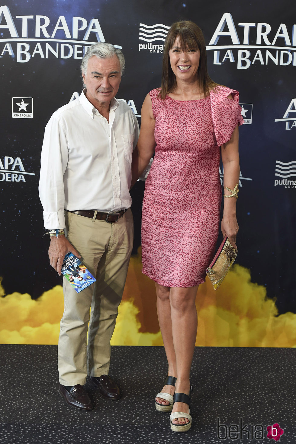 Eduardo Campoy y Mabel Lozano en el estreno de 'Atrapa la bandera' en Madrid