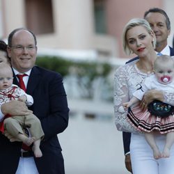 Los Príncipes Alberto y Charlene con Jacques y Gabriella