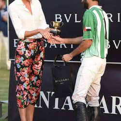 Nieves Álvarez entregó uno de los premios en el Torneo de Polo de Sotogrande