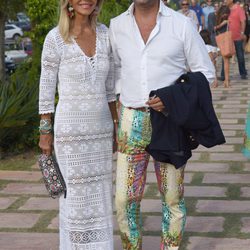 Carmen Lomana y Edmon Fokker Van Crayestein en el club de polo en Sotogrande