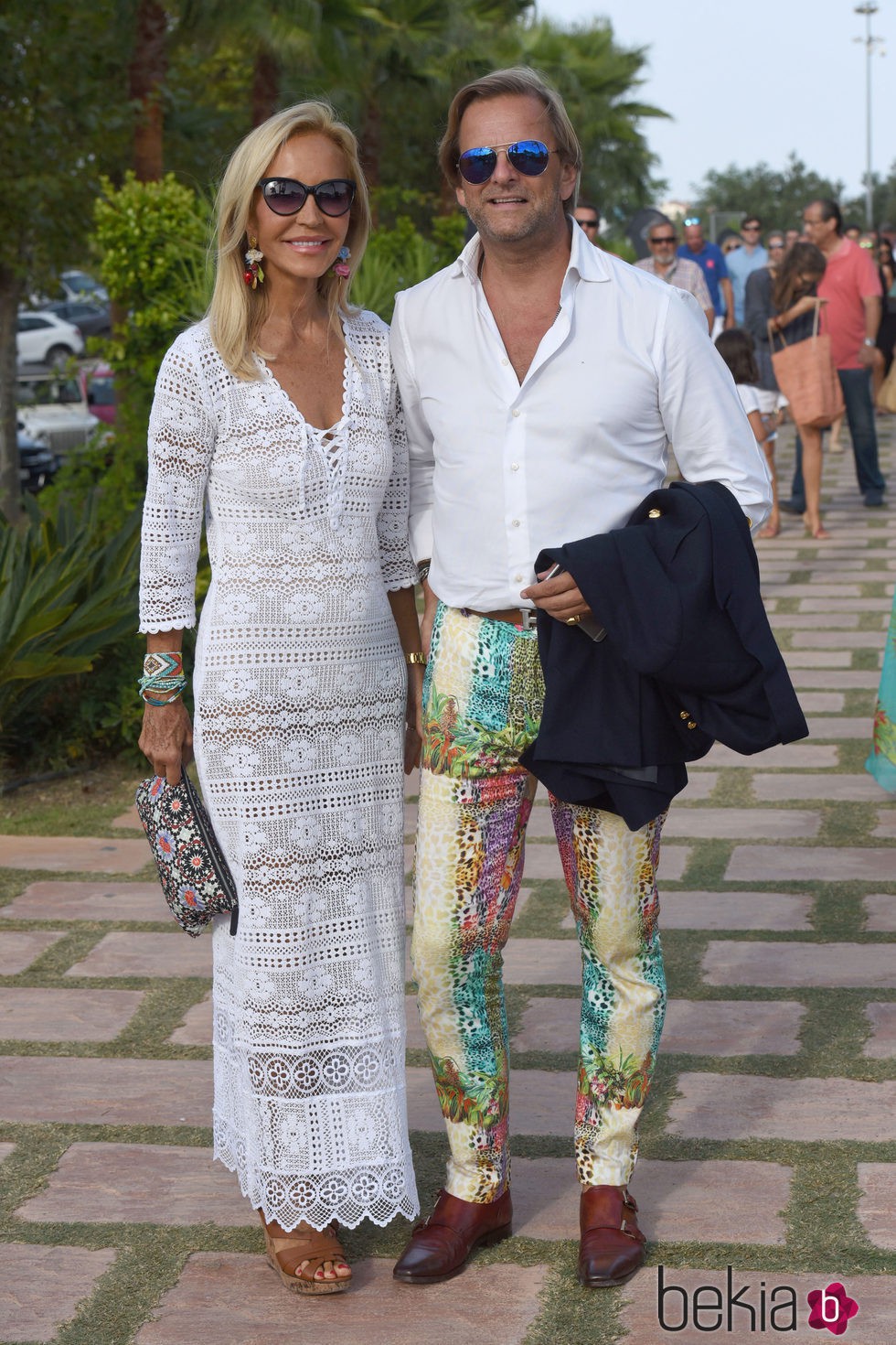 Carmen Lomana y Edmon Fokker Van Crayestein en el club de polo en Sotogrande