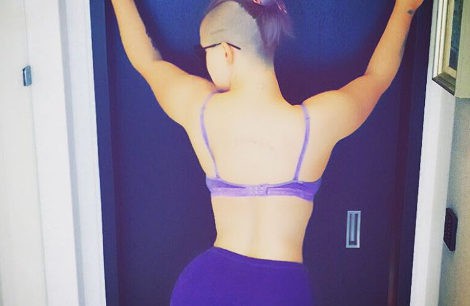 Kelly Osbourne luce cuerpo y ropa interior