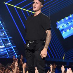 Justin Bieber lleno de lágrimas después de cantar en los Video Music Awards 2015