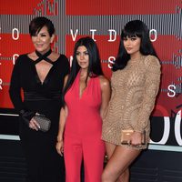 Kourtney Kardashian, Kris Jenner, kylie Jenner en los Video Music Awards 2015