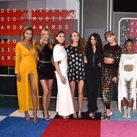 Gigi Hadid, Lily Aldridge, Taylor Swift, Karlie Kloss, Cara Delevingne, Selena Gomez en los Music Video Awards 2015