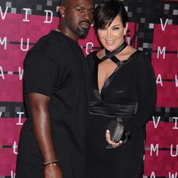 Kris Jenner y Corey Gamble en los Video Music Awards 2015