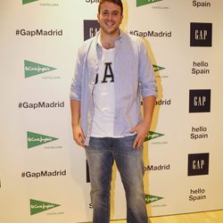 Álex Lequio en la inauguración de un espacio de la firma GAP