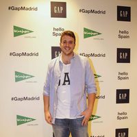 Álex Lequio en la inauguración de un espacio de la firma GAP