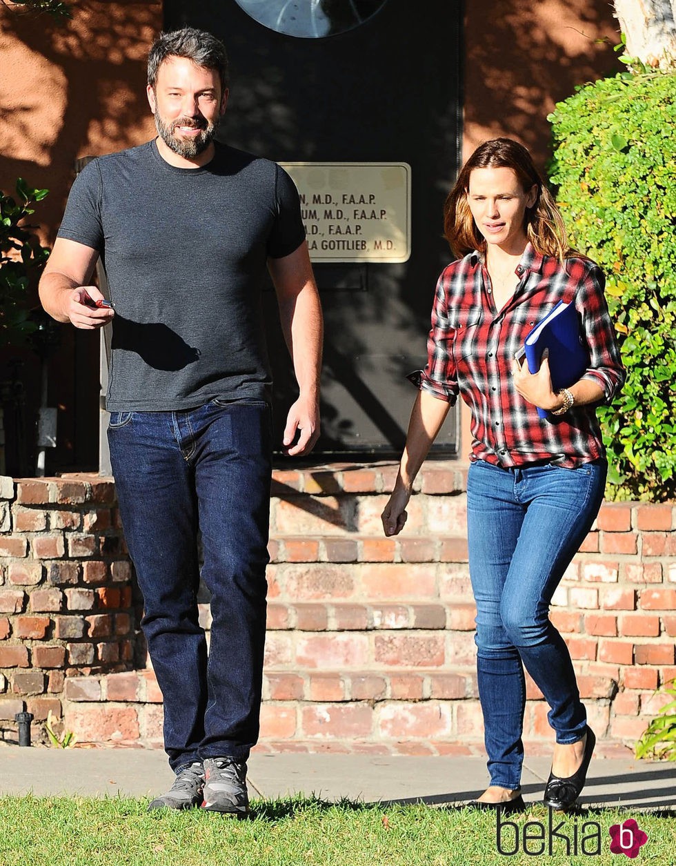 Ben Affleck y Jennifer Garner pasean juntos por Los Angeles