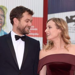 Diane Kruger y Joshua Jackson muy cómplices en el estreno de 'Black Mass' en la Mostra 2015