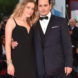 Johnny Depp y Amber Heard en el estreno de 'Black Mass' en la Mostra 2015