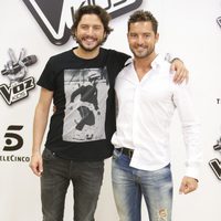 Manuel Carrasco y David Bisbal en la presentación de la 'La Voz Kids 2'