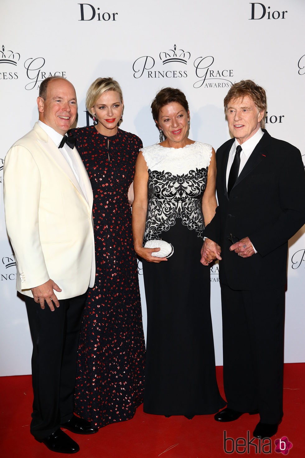 Los Príncipes Alberto y Charlene de Mónaco, Robert Redford y su mujer en los Premios Princesa Grace