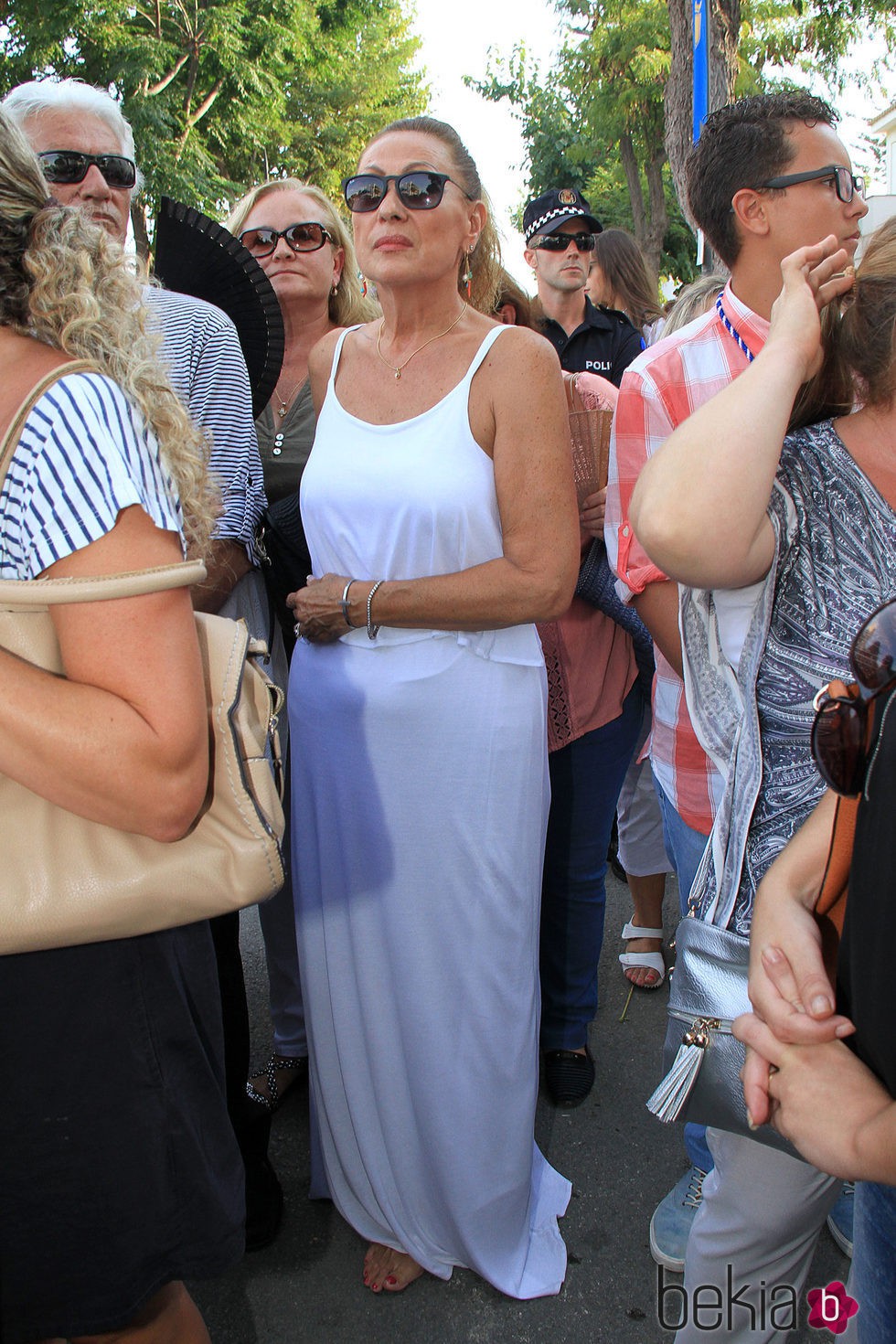 Rosa Benito descalza en la procesión de la Virgen de Regla 2015