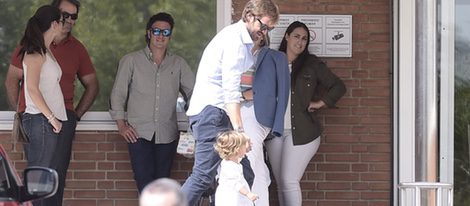 Olivia Varo va al hospital con su padre Rosauro Varo a conocer a su hermanito