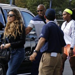 Serena Williams entrando en el mismo coche que Drake a la salida del US Open