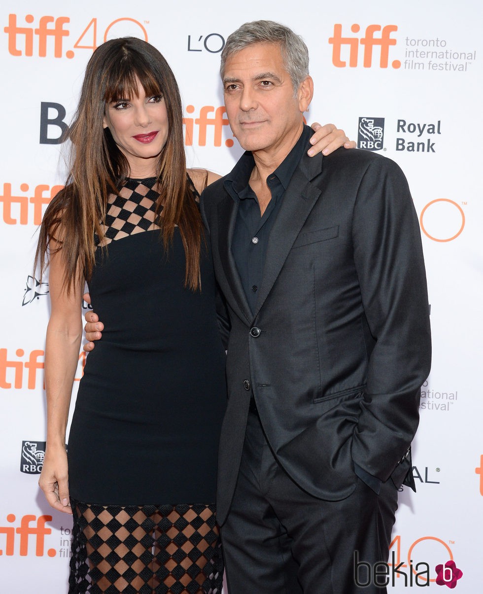 Sandra Bullock y George Clooney juntos en la presentación de 'Our Brand is Crisis'