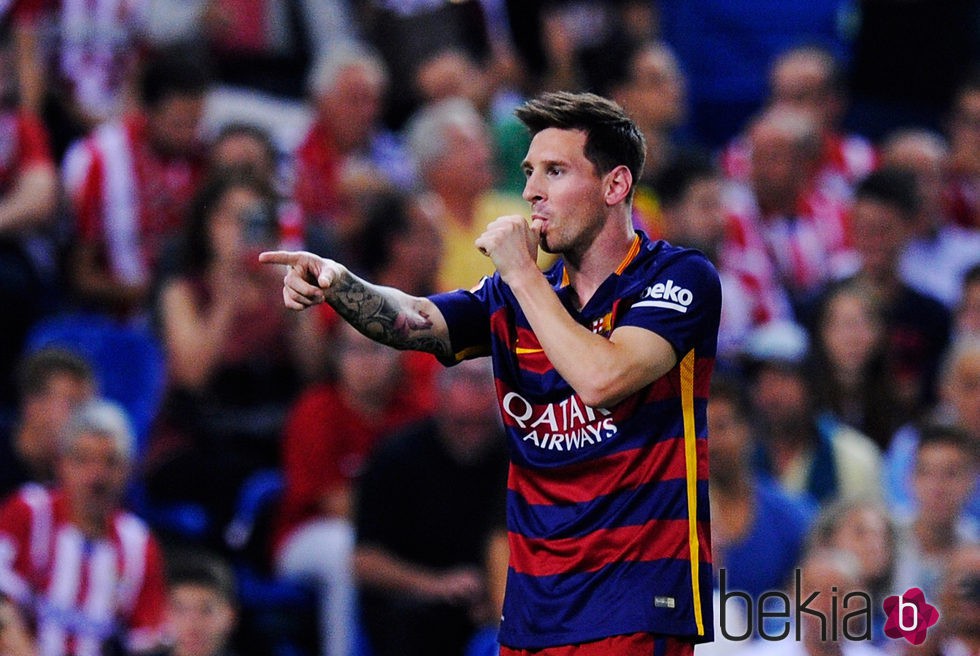 Leo Messi dedicándole el gol del Calderón a su hijo recién nacido Mateo