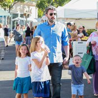 Ben Affleck junto a sus tres hijos pasando un día familiar