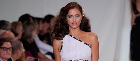 Irina Shayk desfilando para Diane Von Furstenberg en la Nueva York Fashion Week primavera/verano 2016